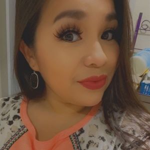 Meet your Posher, Monica